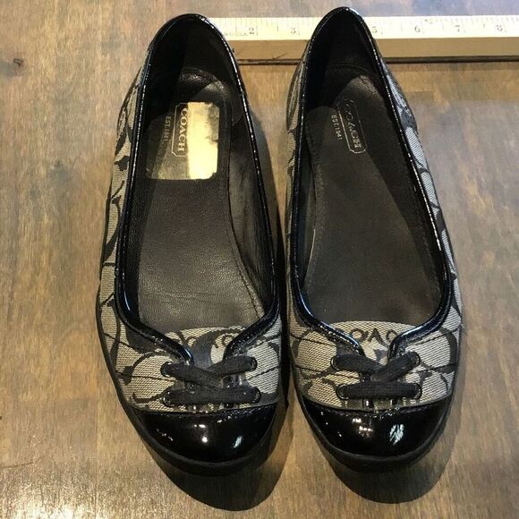 Coach “Dannie” slip ons in awesome shape size 6 B - Picture 1 of 10